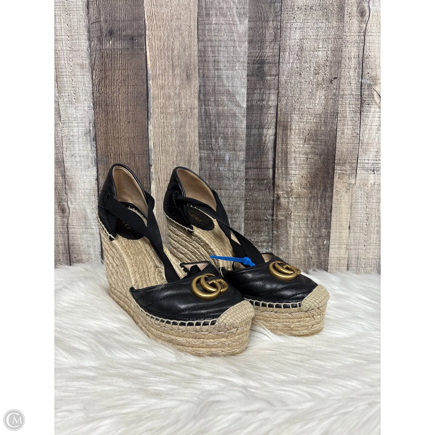 Shoes Luxury Designer By Gucci In Black & Tan, Size: 7.5