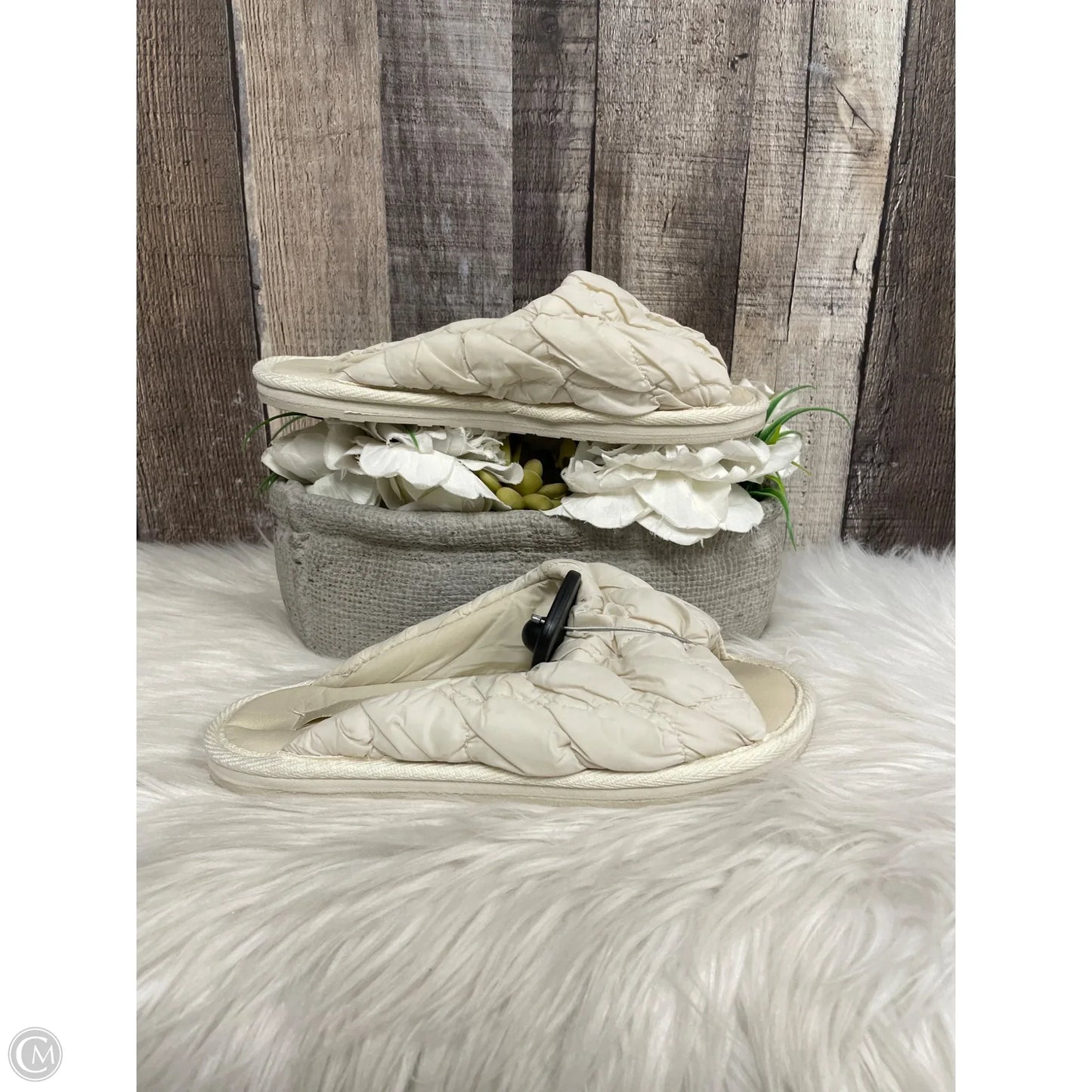 Slippers By Skims In Cream, Size: 5