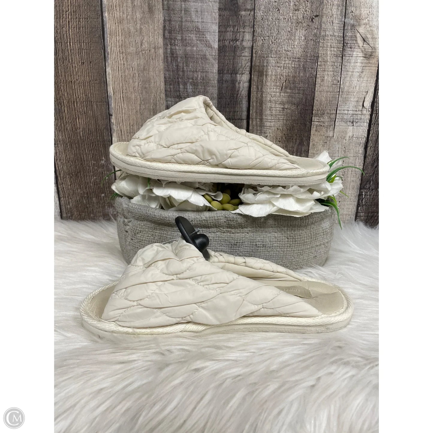 Slippers By Skims In Cream, Size: 5