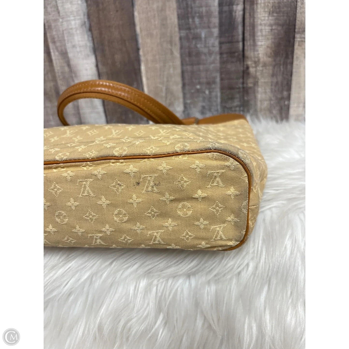 Handbag Luxury Designer By Louis Vuitton, Size: Medium