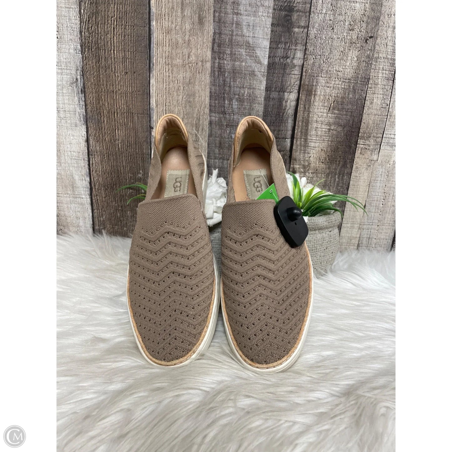 Shoes Designer By Ugg In Brown, Size: 8