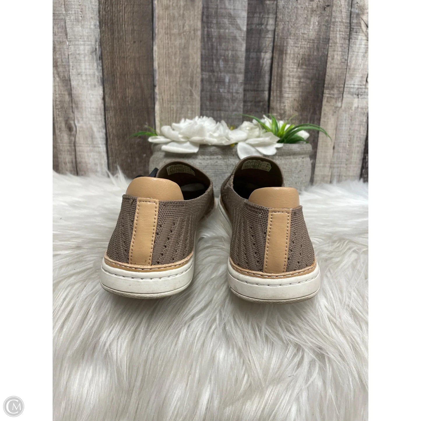 Shoes Designer By Ugg In Brown, Size: 8