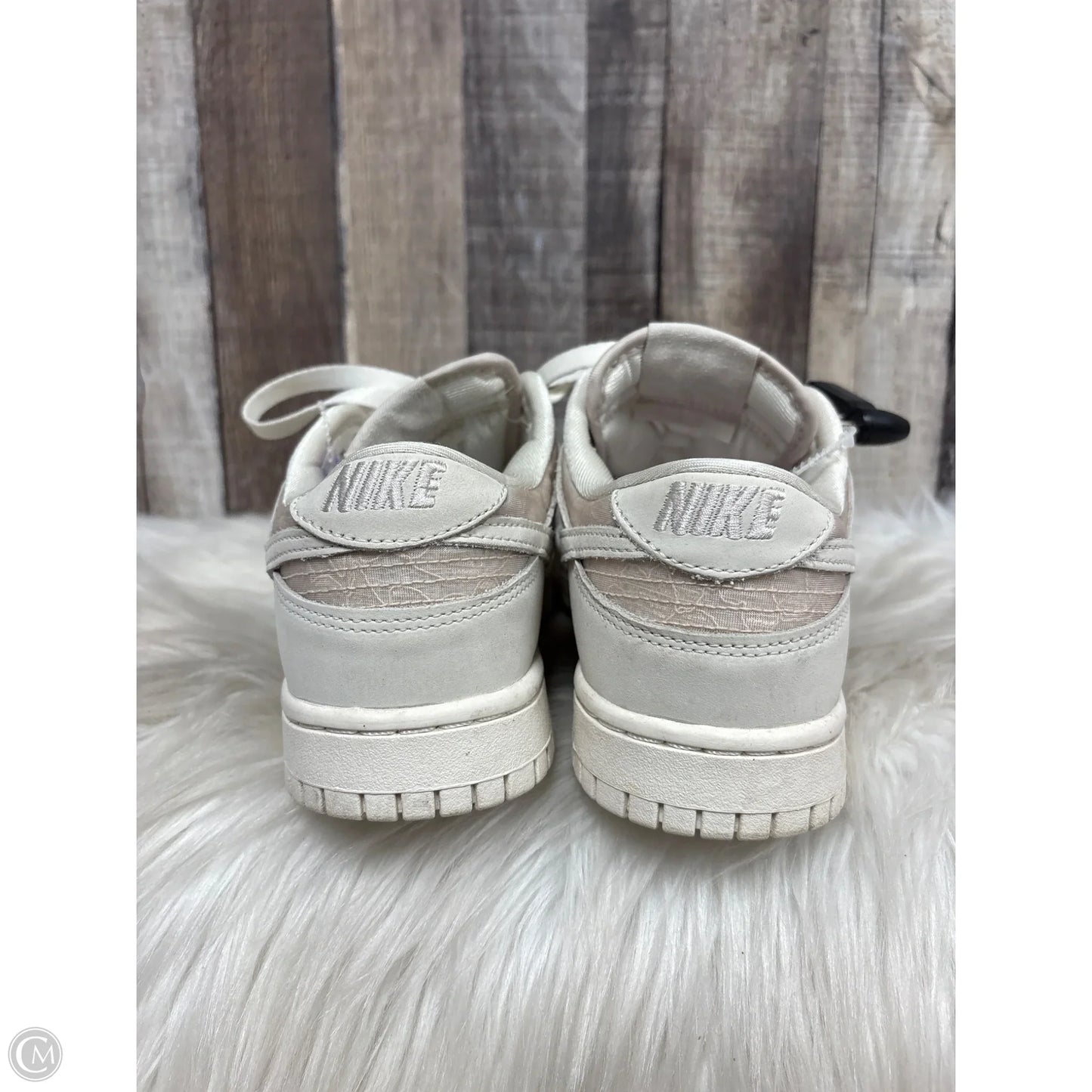 Shoes Athletic By Nike In Ivory, Size: 8.5