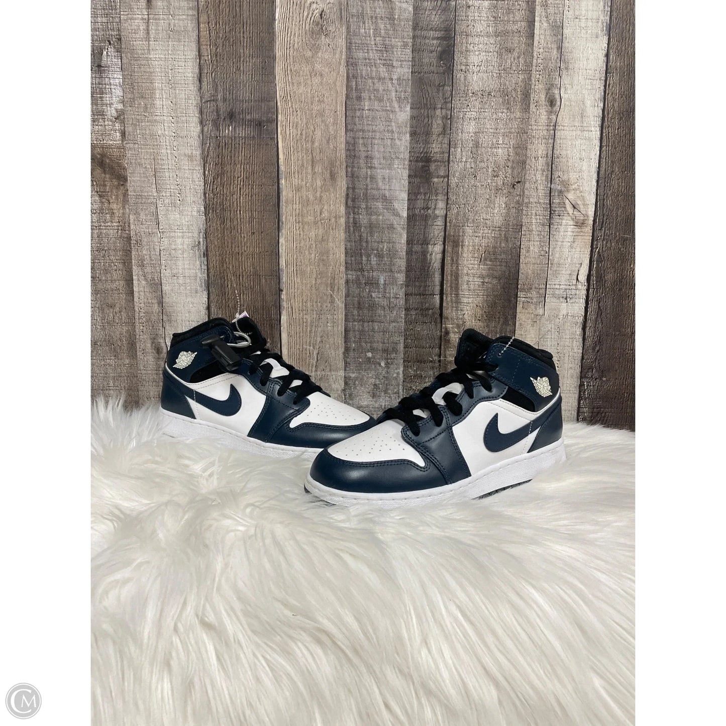 Shoes Luxury Designer By Jordan In Navy, Size: 8.5