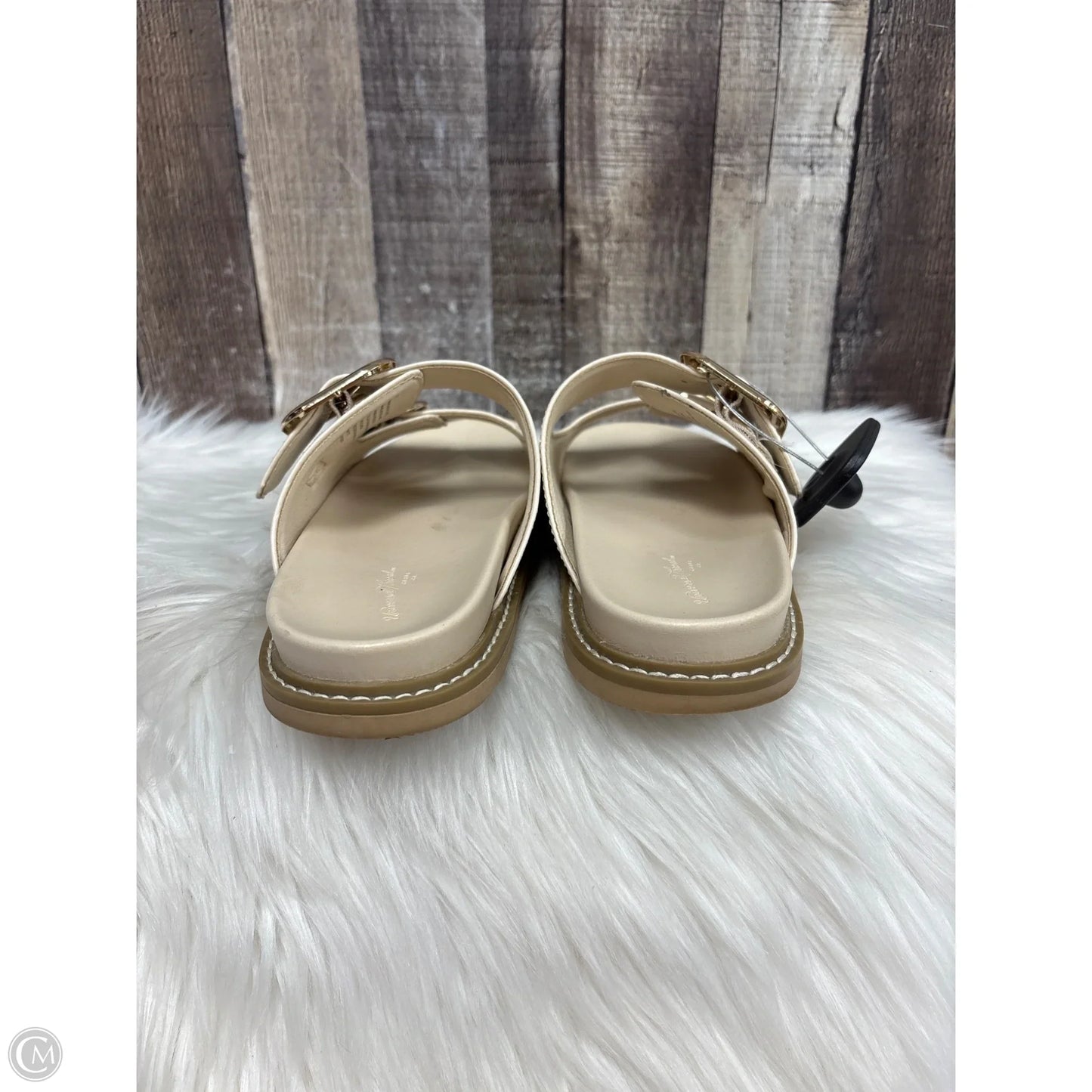 Sandals Flats By Universal Thread In Beige, Size: 7