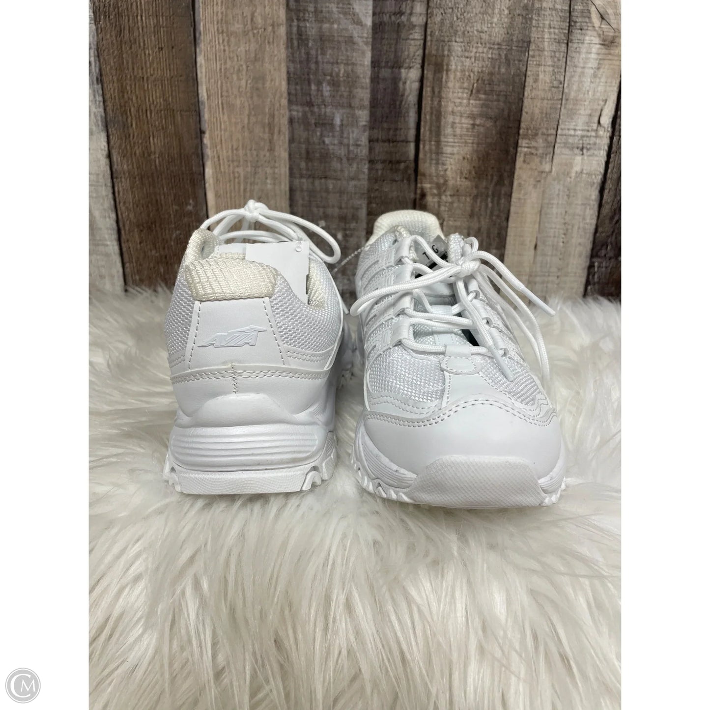 Shoes Athletic By Avia In White, Size: 8
