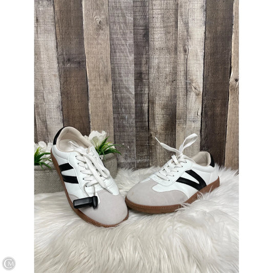 Shoes Sneakers By Cmf In Black & White, Size: 9.5