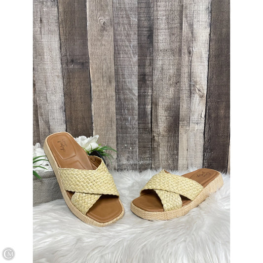 Sandals Flats By Crown Vintage In Cream, Size: 8.5