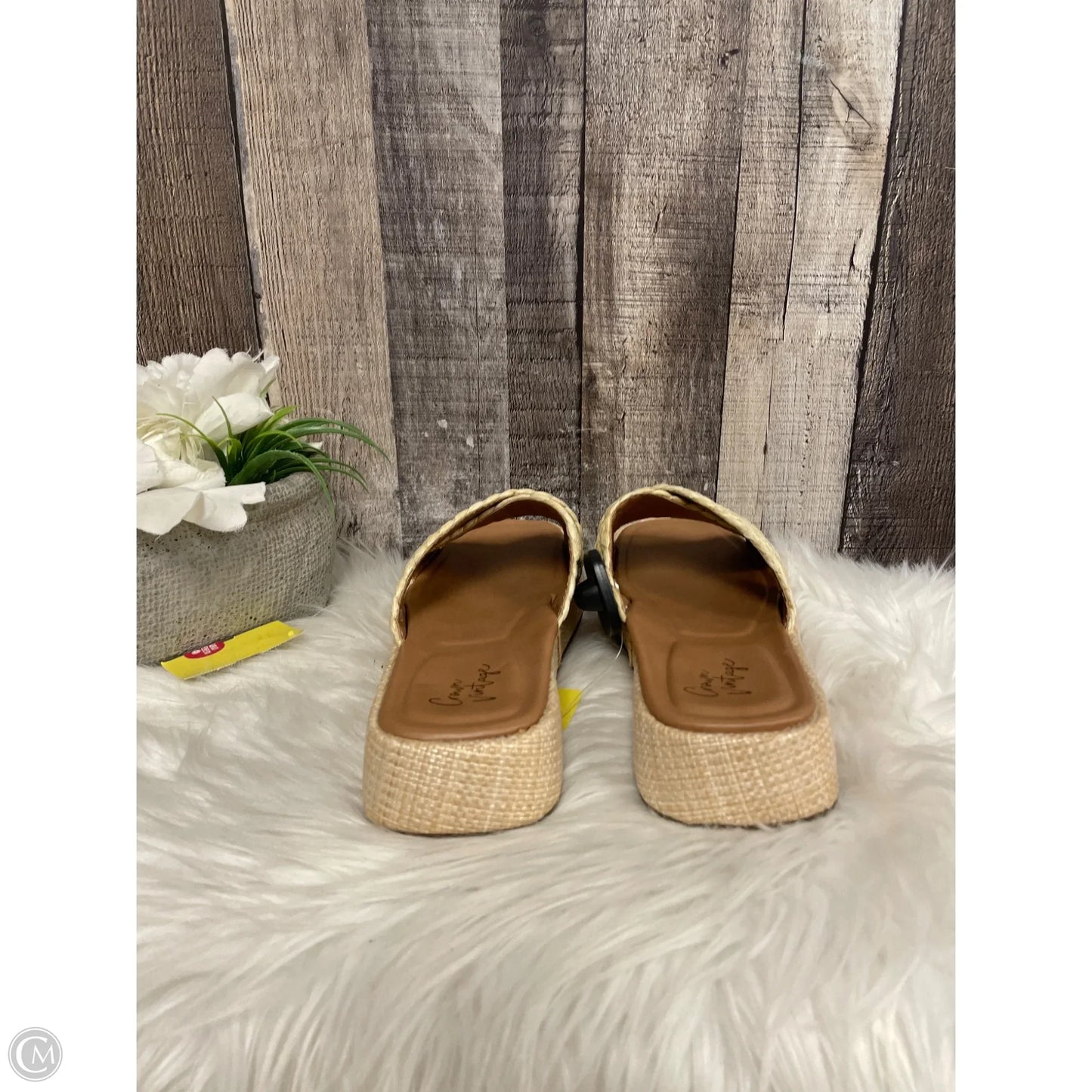 Sandals Flats By Crown Vintage In Cream, Size: 8.5