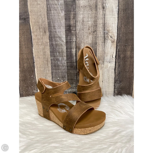 Sandals Heels Wedge By Very G In Tan, Size: 8