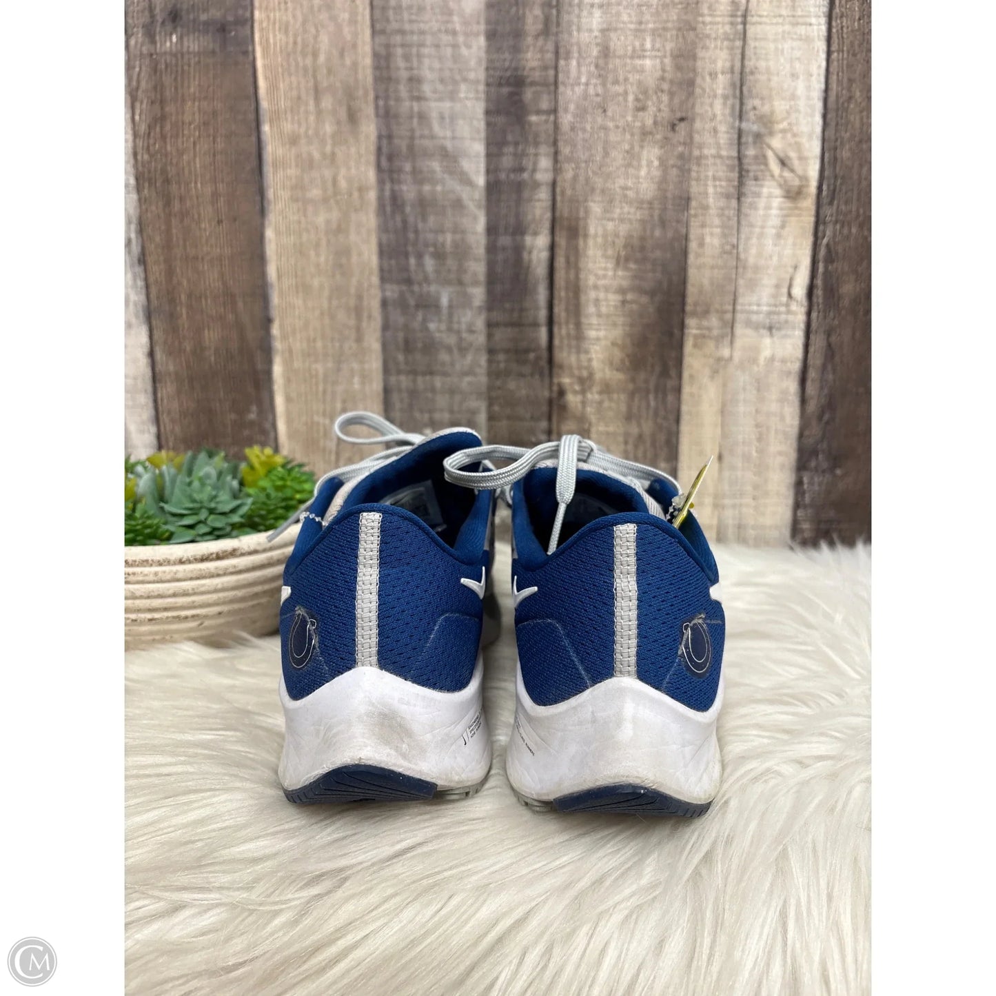 Shoes Athletic By Nike In Grey, Size: 5.5