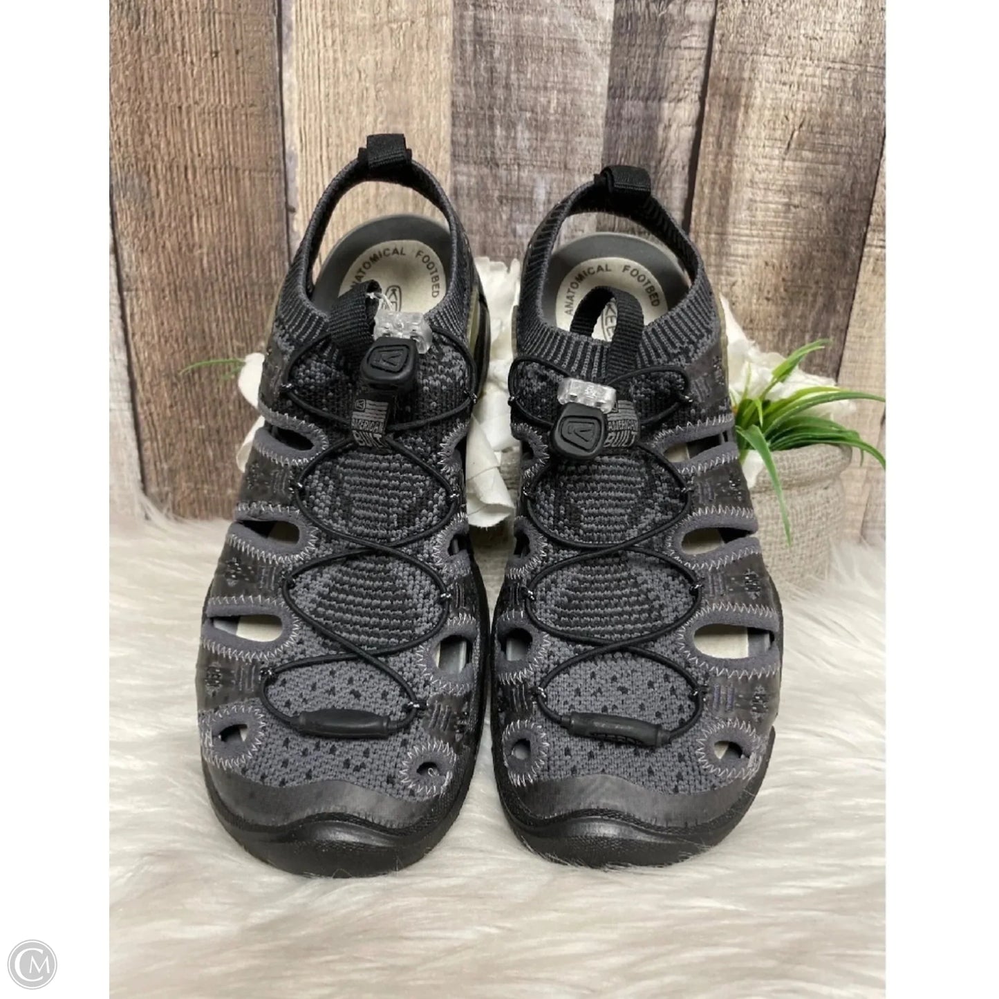 Shoes Flats By Keen In Grey, Size: 7