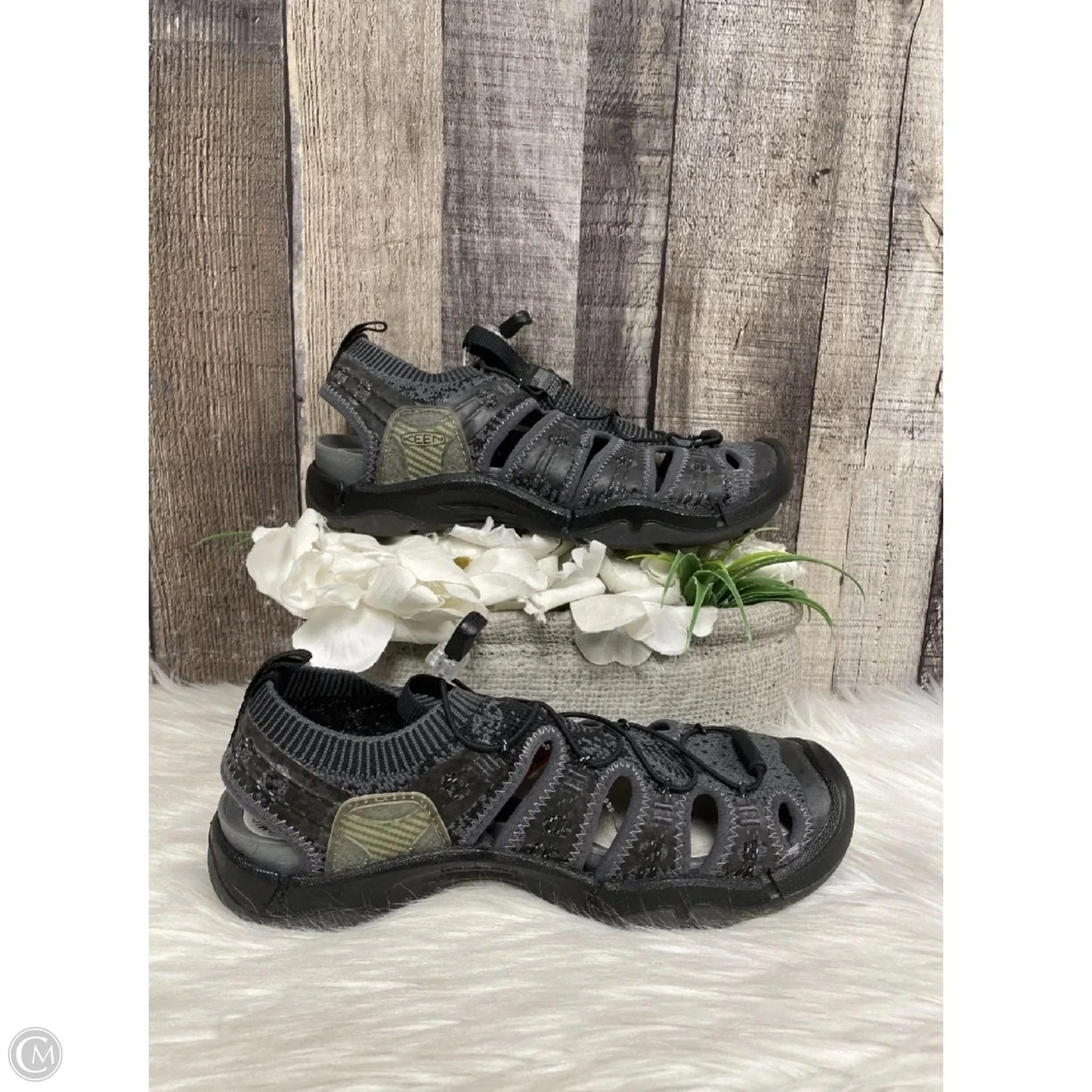 Shoes Flats By Keen In Grey, Size: 7