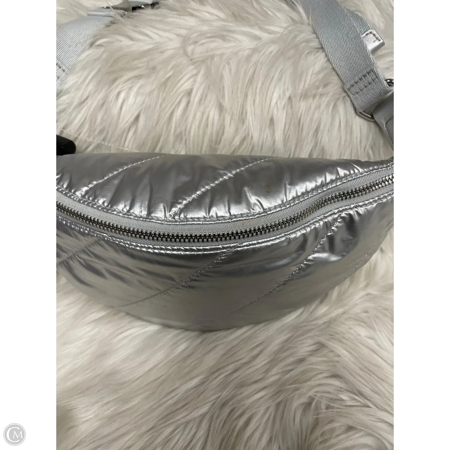Crossbody By On 34th, Size: Large