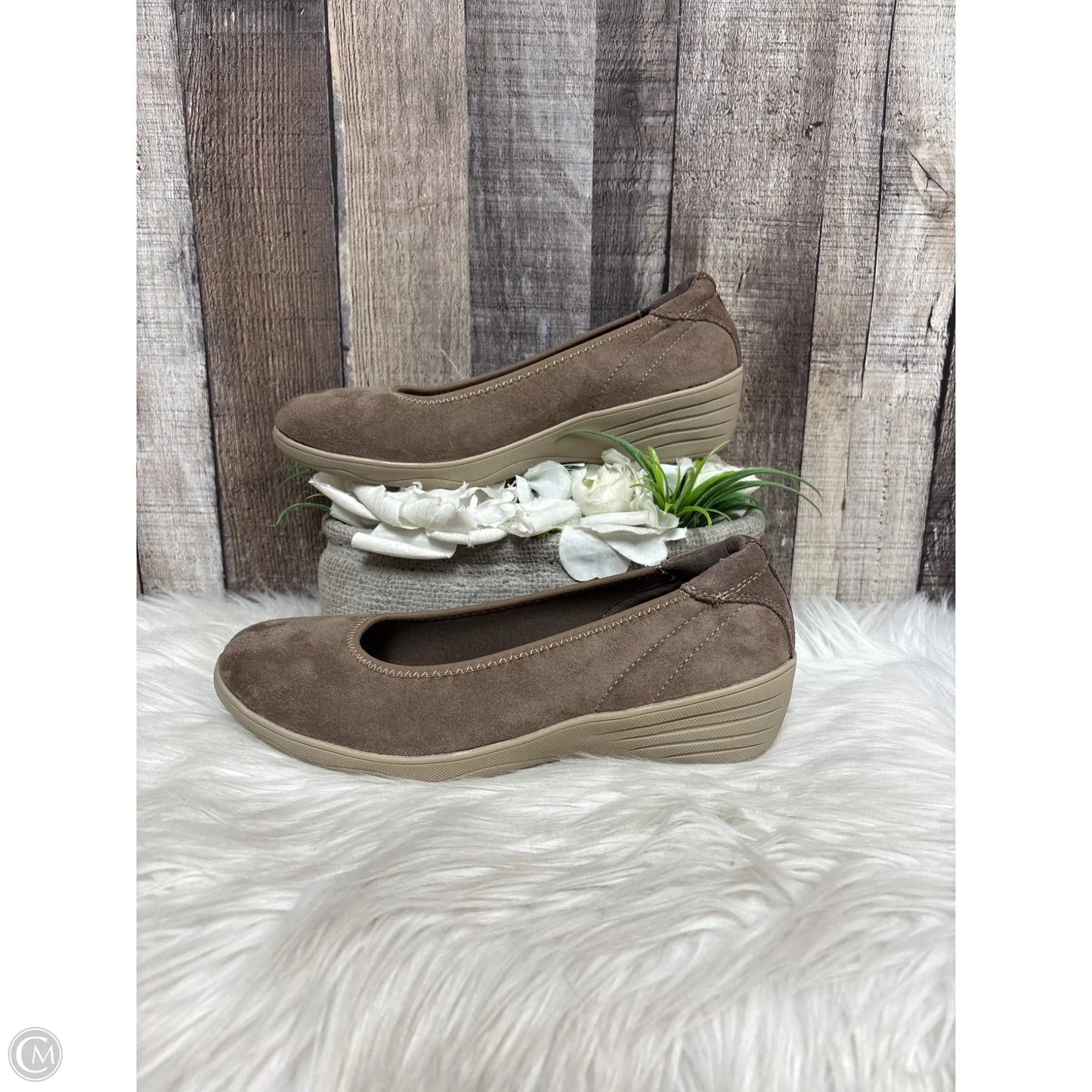 Shoes Heels Wedge By Skechers In Tan, Size: 8
