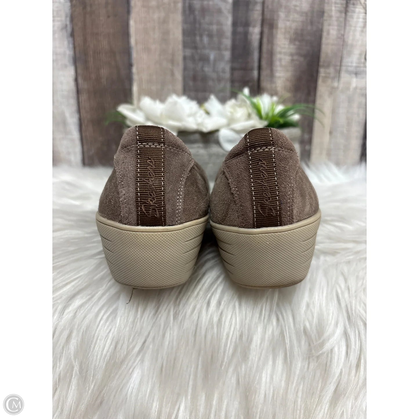 Shoes Heels Wedge By Skechers In Tan, Size: 8