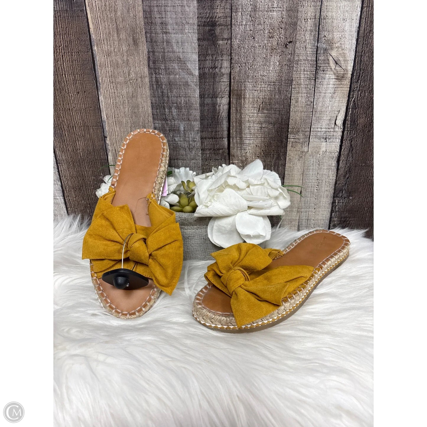 Shoes Flats By Universal Thread In Gold, Size: 8