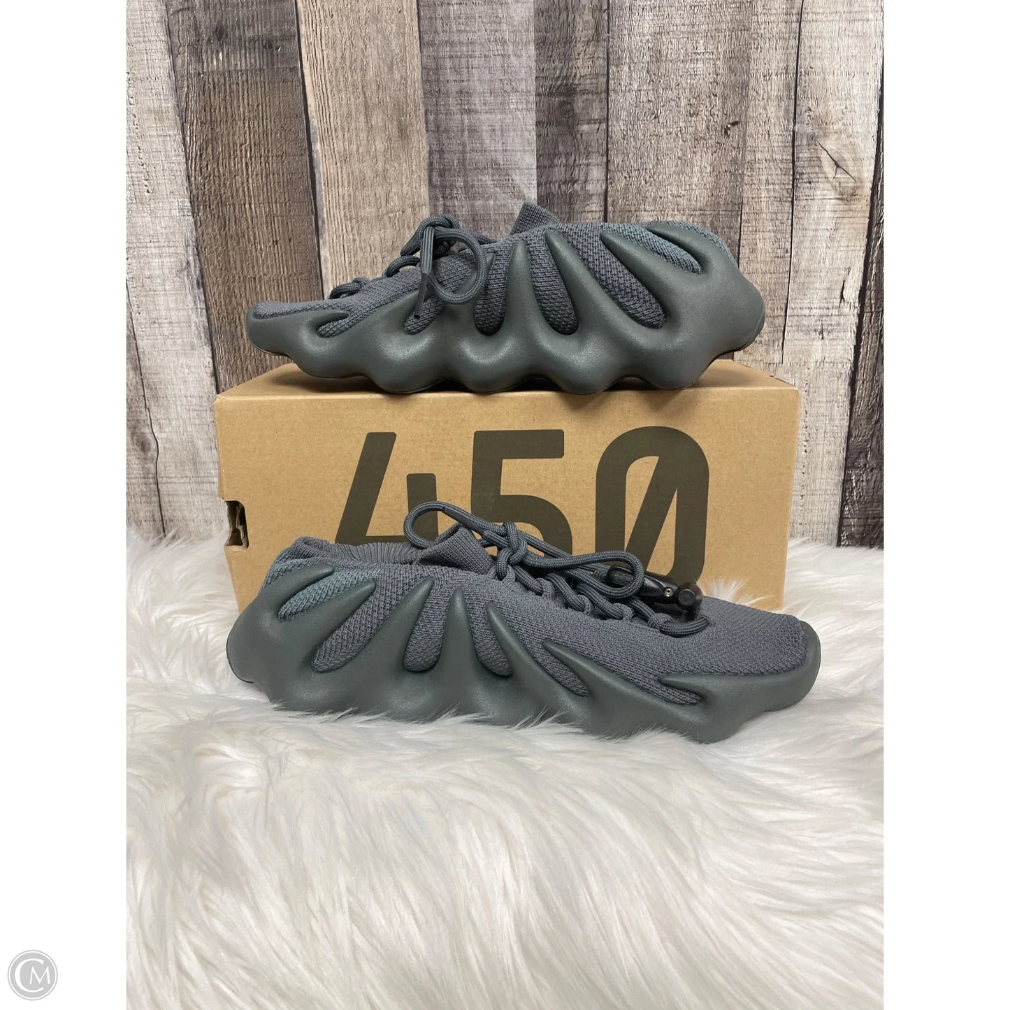 Shoes Luxury Designer By Yeezy In Grey, Size: 8.5