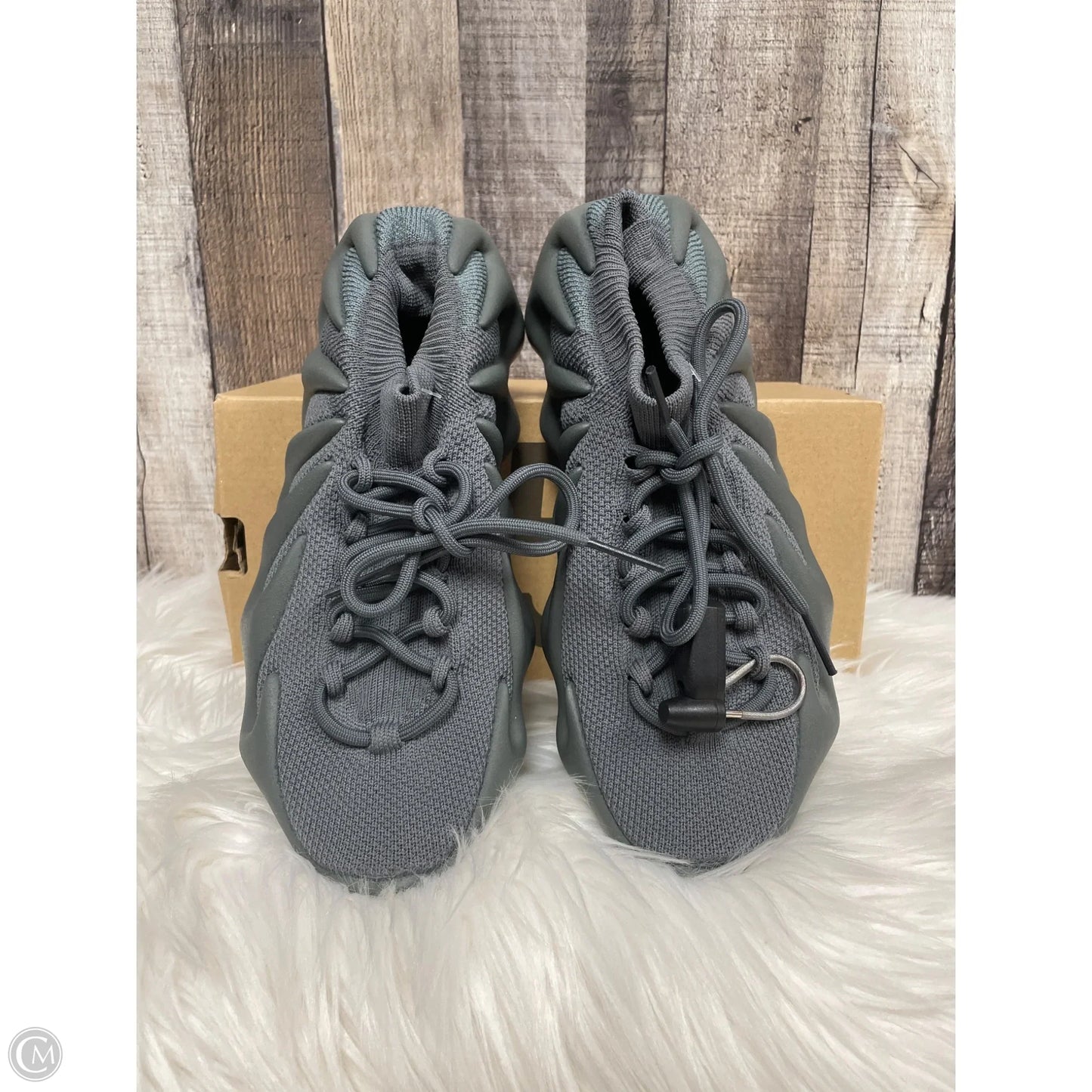 Shoes Luxury Designer By Yeezy In Grey, Size: 8.5
