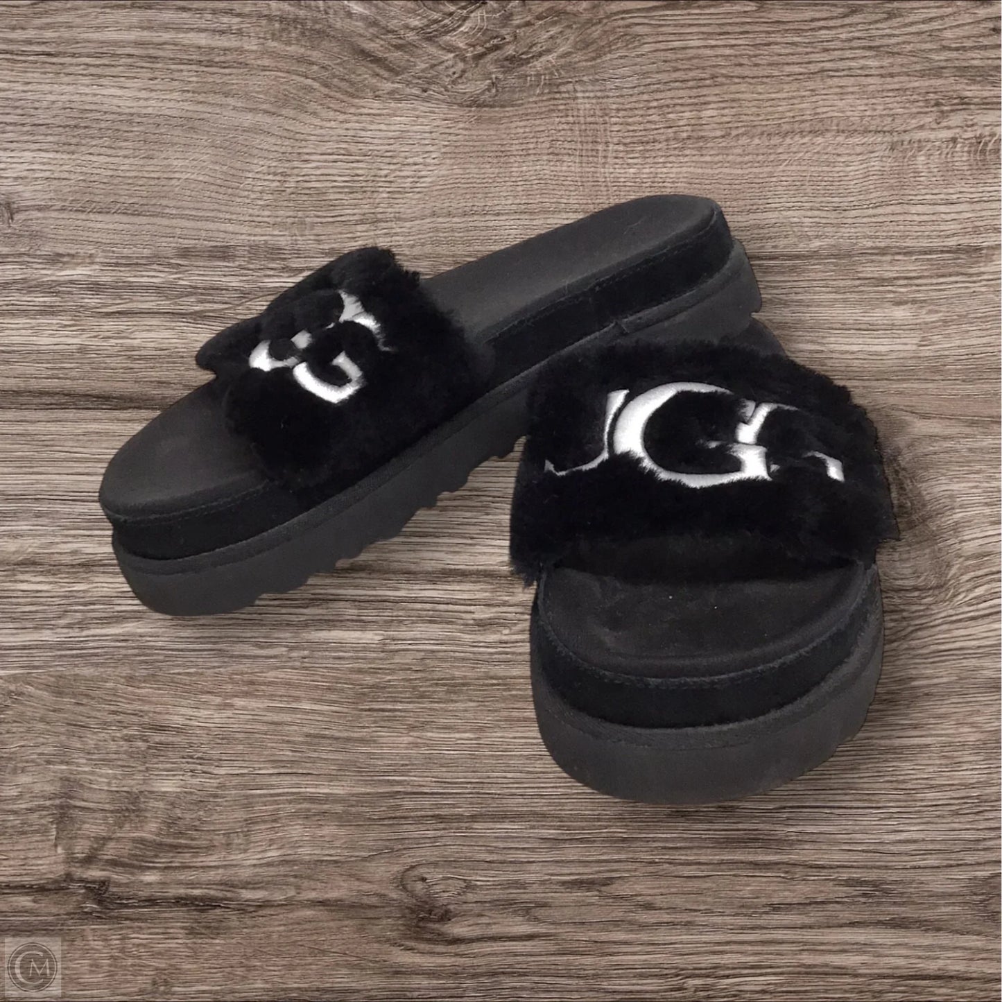 Sandals Designer By Ugg In Black, Size: 6.5