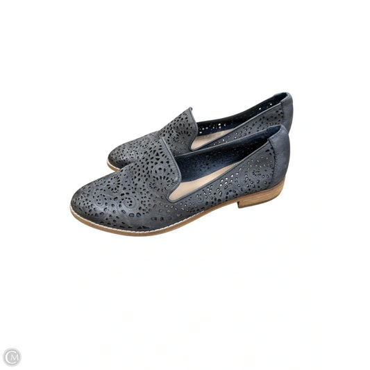 Shoes Flats By Cma In Grey, Size: 6.5