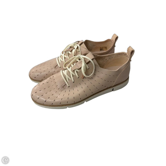 Shoes Flats By Clarks In Tan, Size: 9.5