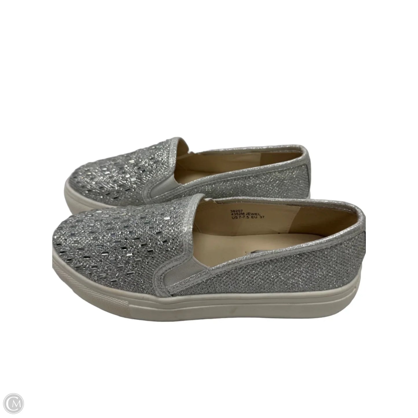 Shoes Sneakers By Clothes Mentor In Silver, Size: 7