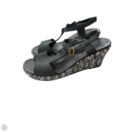 Sandals Heels Wedge By Crocs In Black & White, Size: 8
