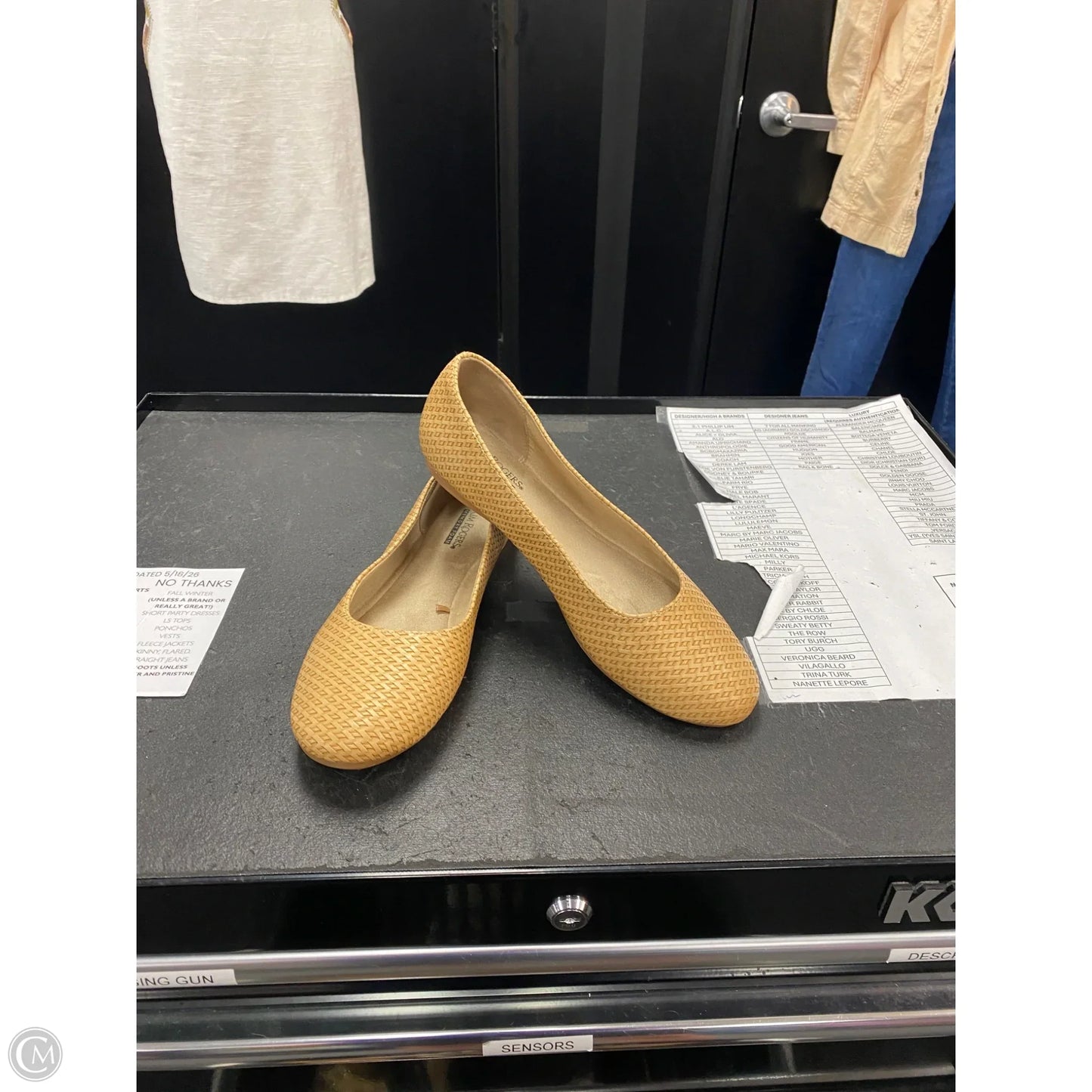 Shoes Flats By Kim Rogers In Tan, Size: 8.5