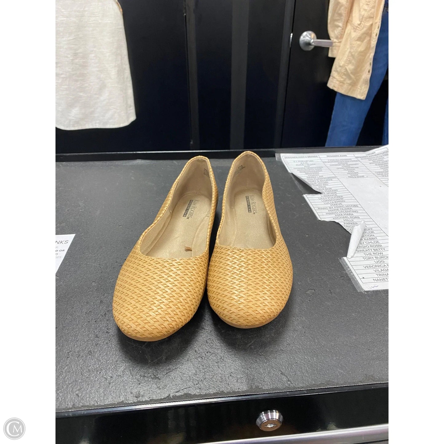 Shoes Flats By Kim Rogers In Tan, Size: 8.5