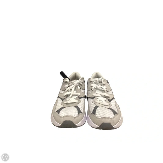Shoes Athletic By Nike In Grey & White, Size: 8
