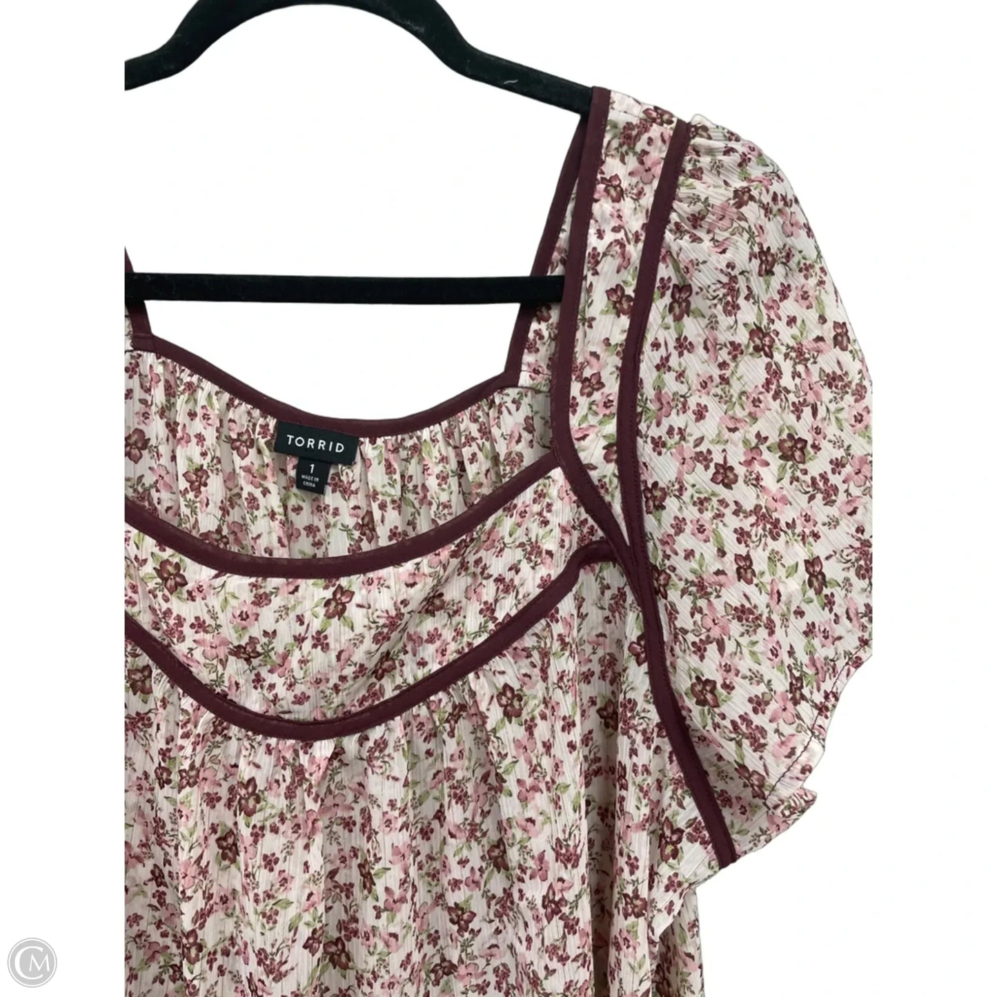 Top Short Sleeve By Torrid In Cream & Pink, Size: 1x