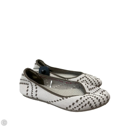 Shoes Flats By Skechers In Tan, Size: 6.5