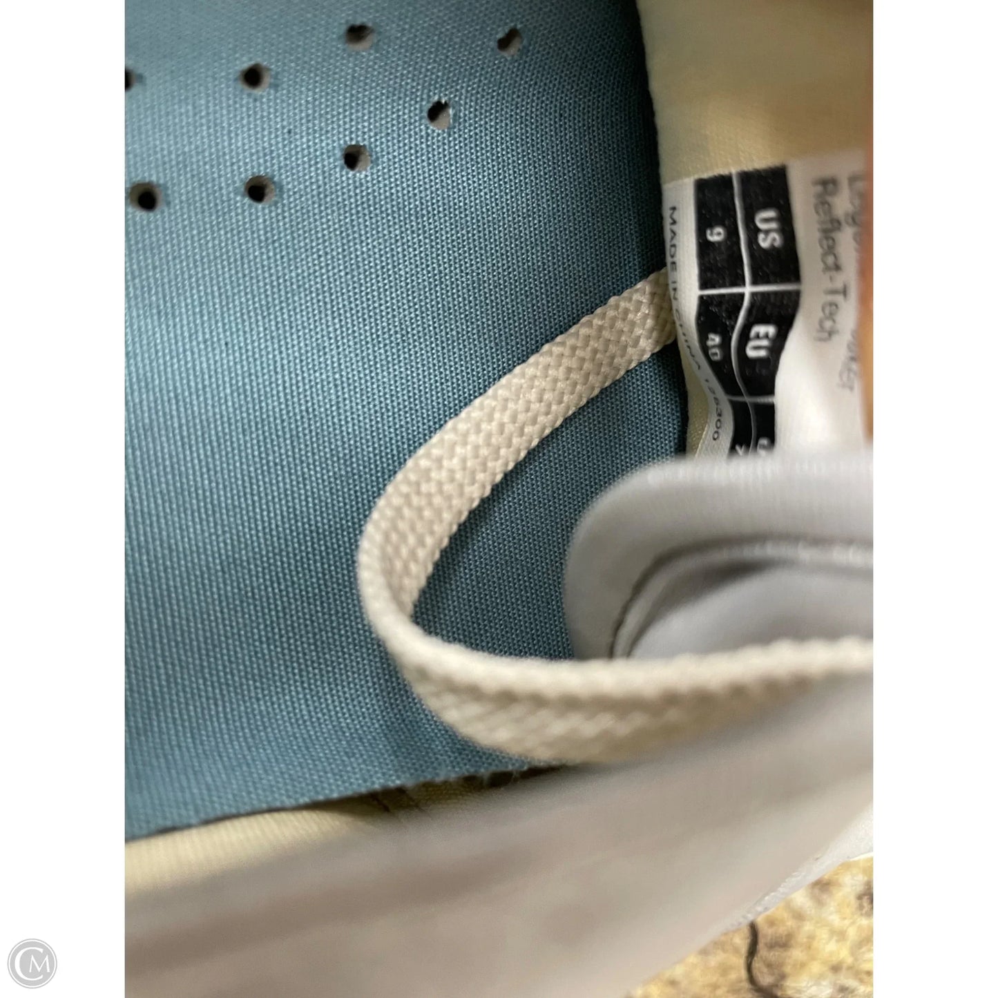 Shoes Sneakers By Cmc In Silver, Size: 9