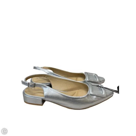 Shoes Flats By Cl By Chinese Laundry In Silver, Size: 8