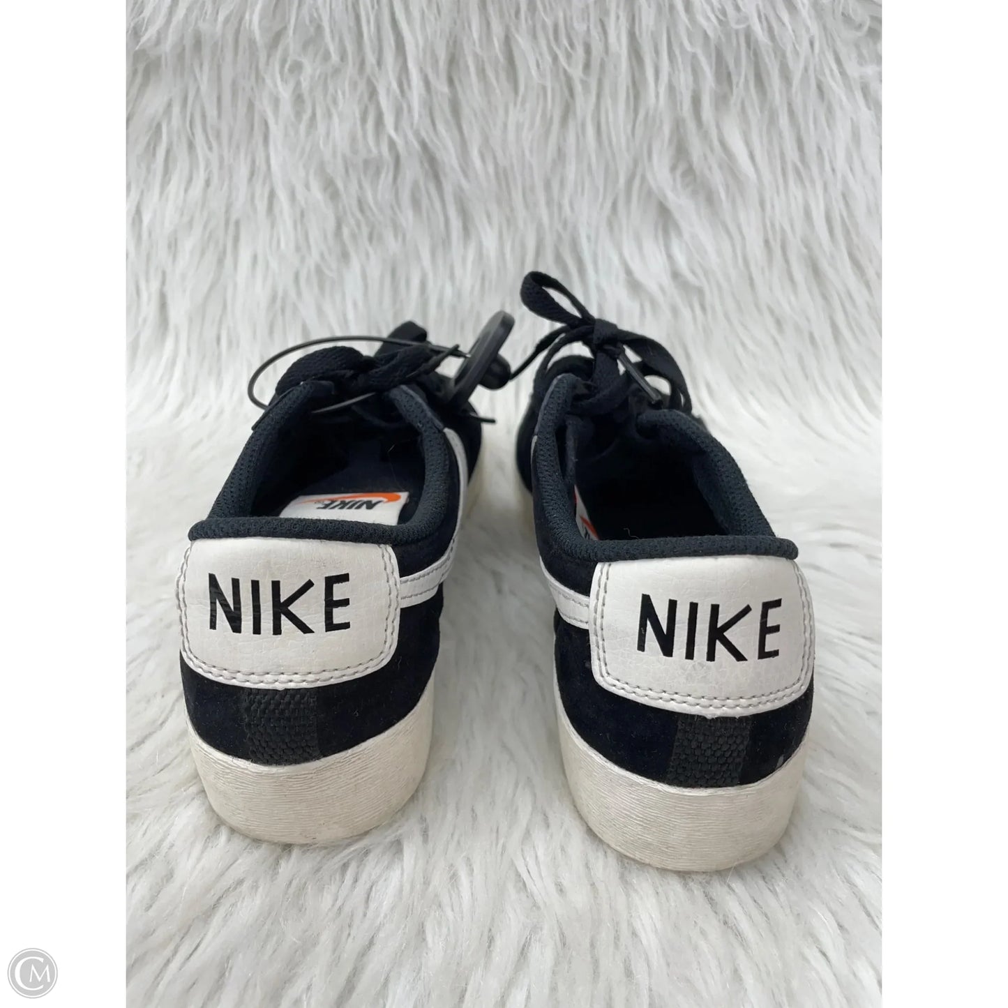 Shoes Sneakers By Nike In Black & Cream, Size: 6.5
