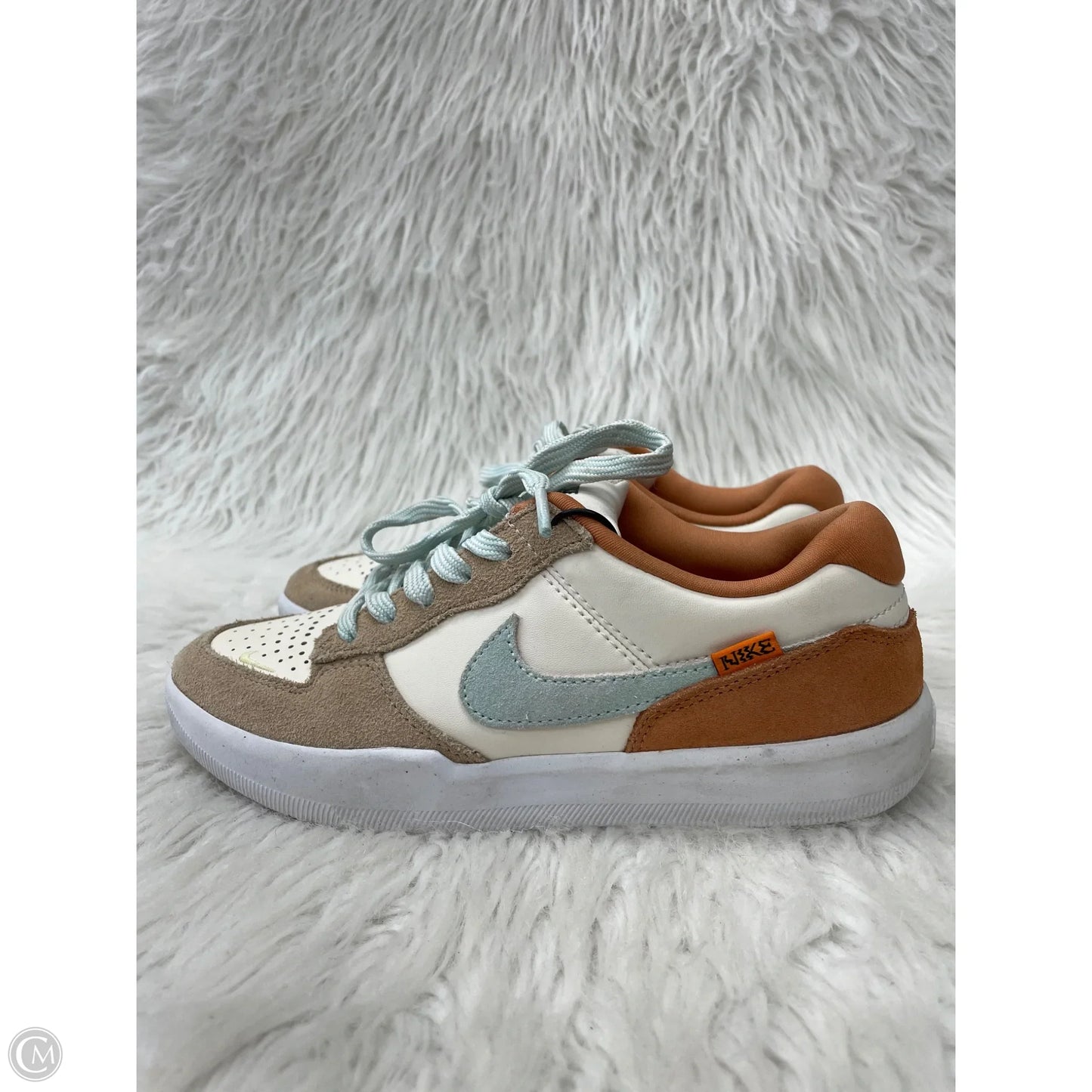 Shoes Sneakers By Nike In Cream & Tan, Size: 6.5