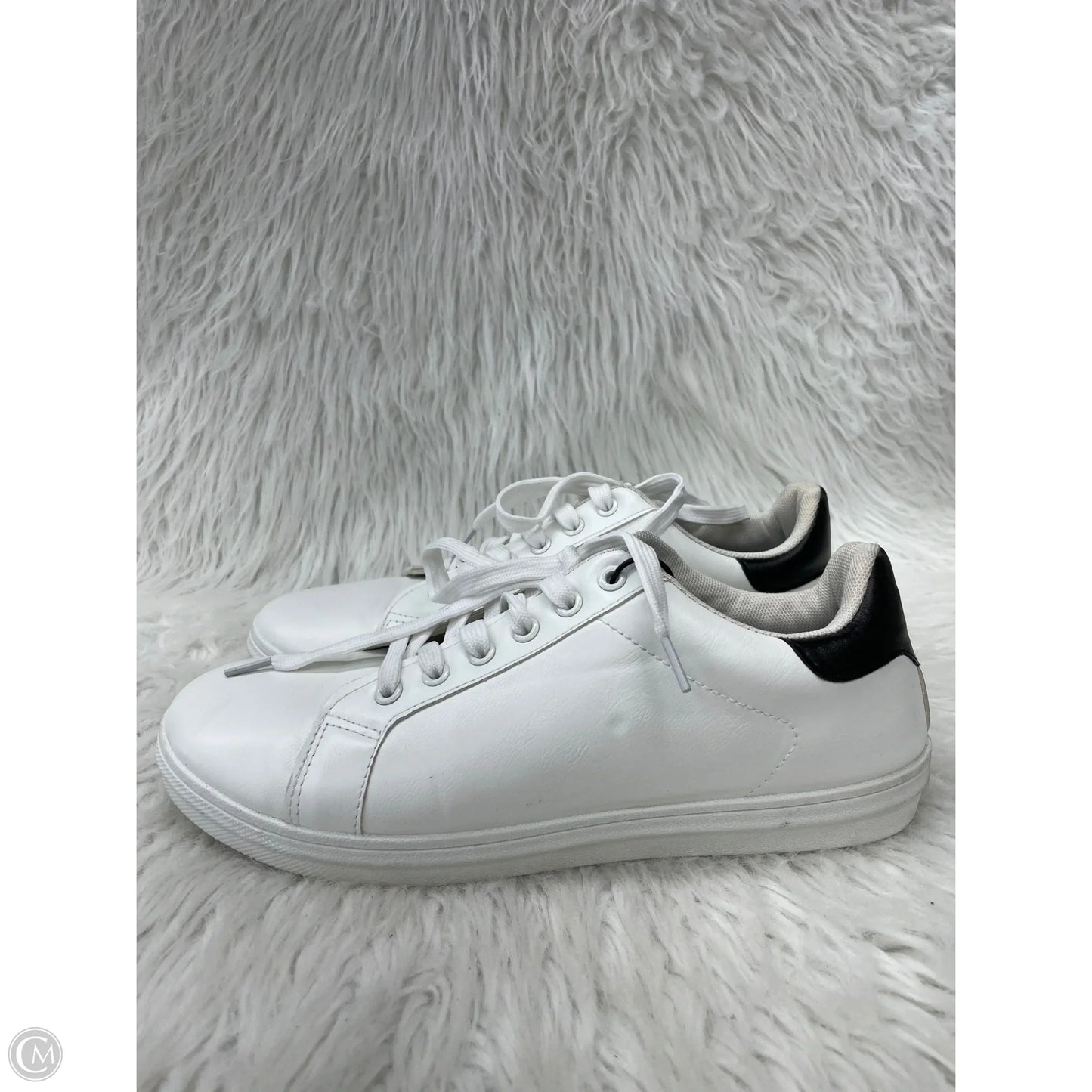 Shoes Sneakers By Calvin Klein In White, Size: 9