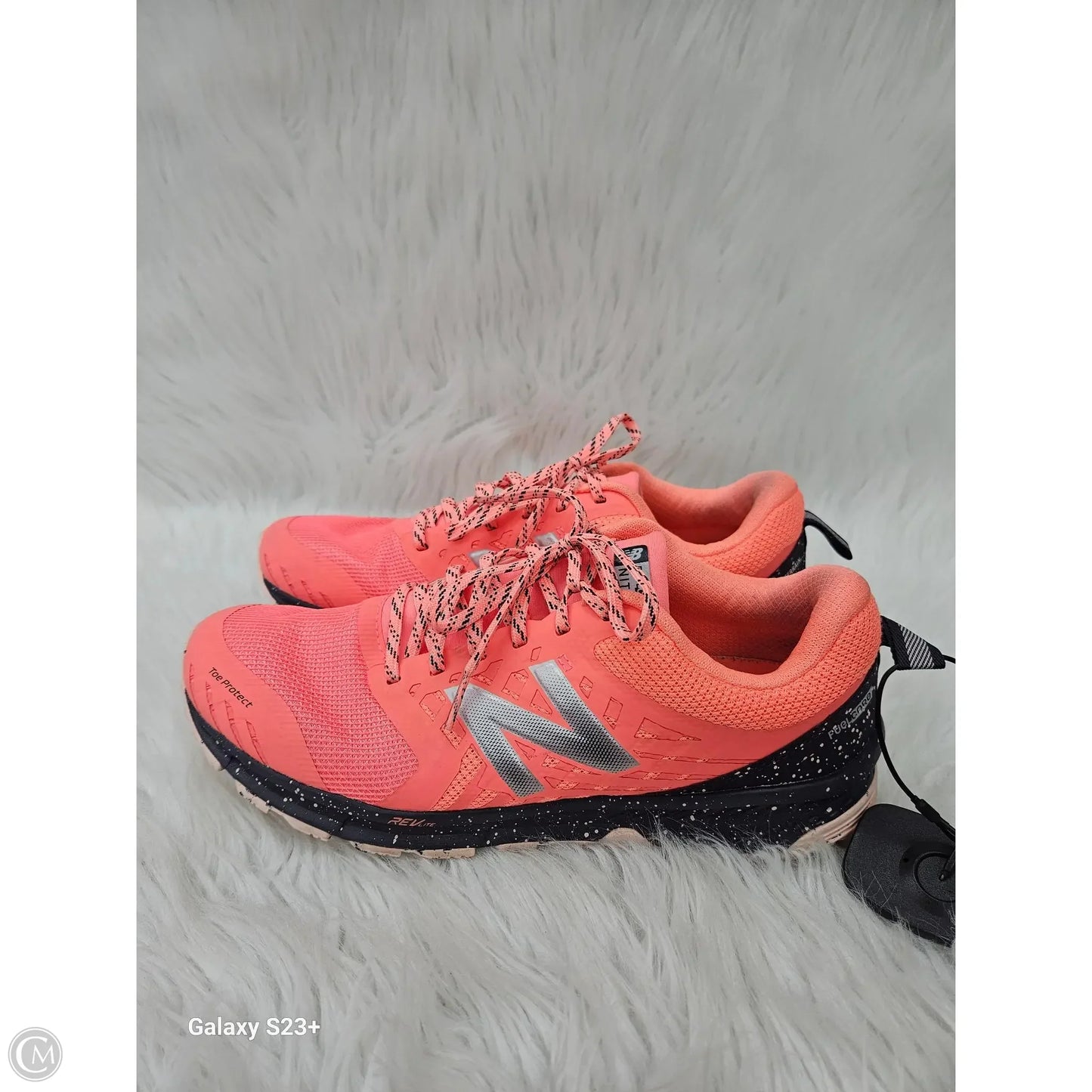 Shoes Athletic By New Balance In Peach, Size: 9.5