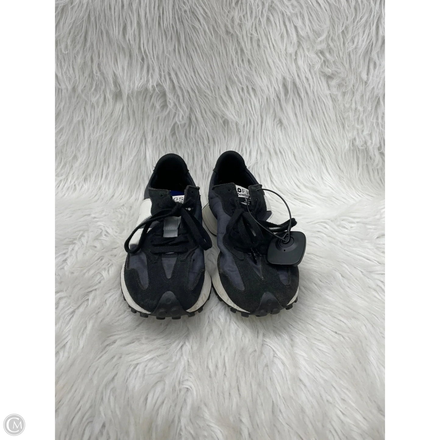 Shoes Athletic By New Balance In Black & White, Size: 6