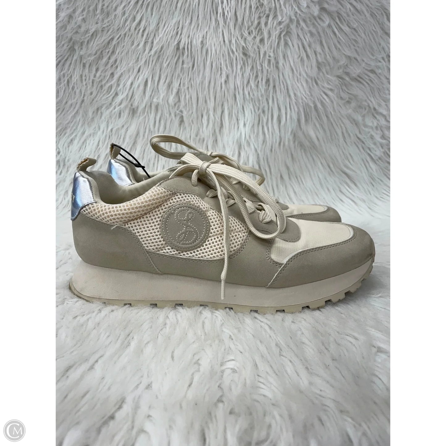 Shoes Sneakers By Sam And Libby In Cream & Grey, Size: 10