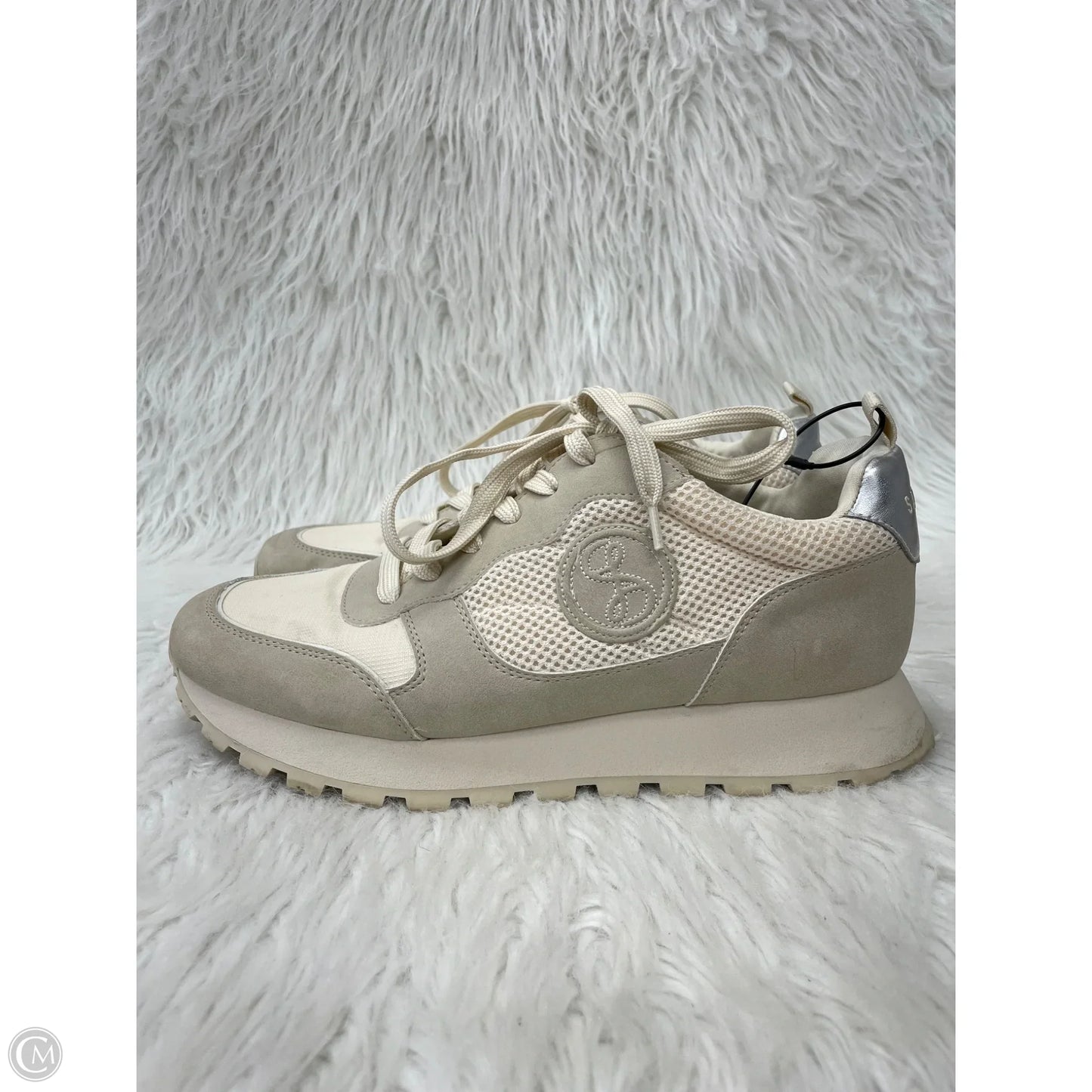 Shoes Sneakers By Sam And Libby In Cream & Grey, Size: 10