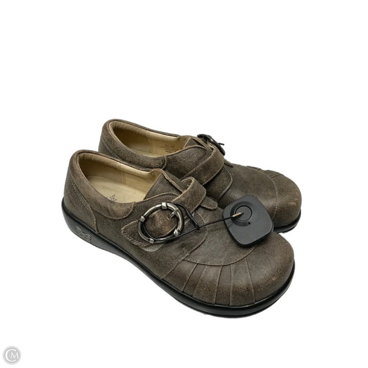 Shoes Flats By Alegria In Brown, Size: 7.5