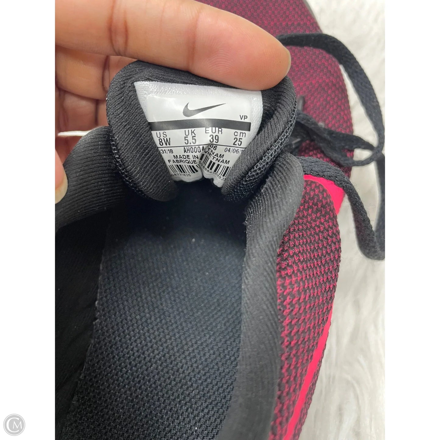 Shoes Athletic By Nike In Black & Gold, Size: 7.5