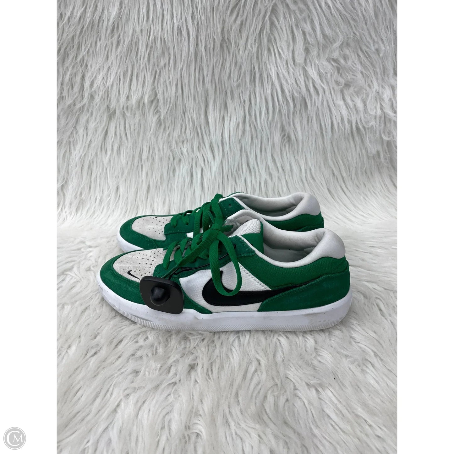 Shoes Sneakers By Nike In Green & White, Size: 7.5