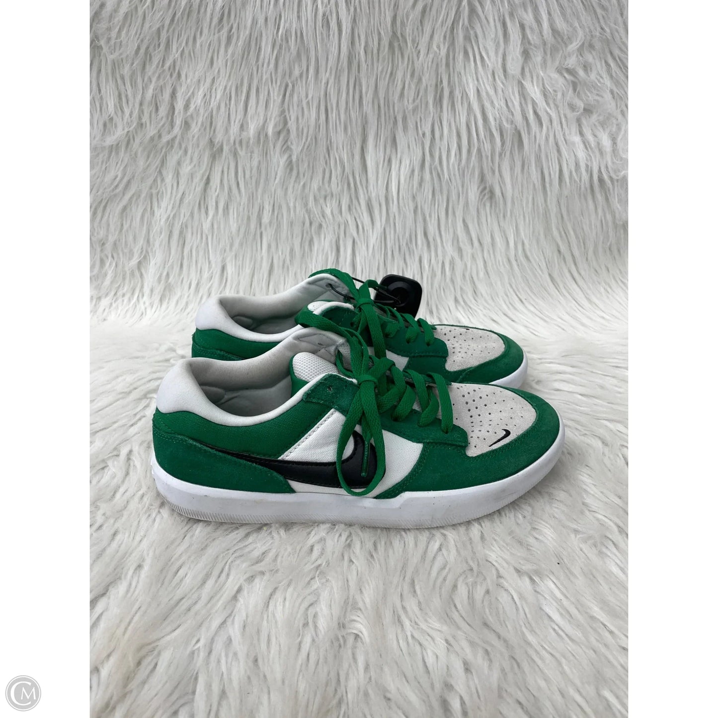 Shoes Sneakers By Nike In Green & White, Size: 7.5