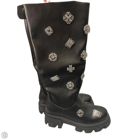 Boots Mid-calf Flats By Clothes Mentor In Black & Silver, Size: 8