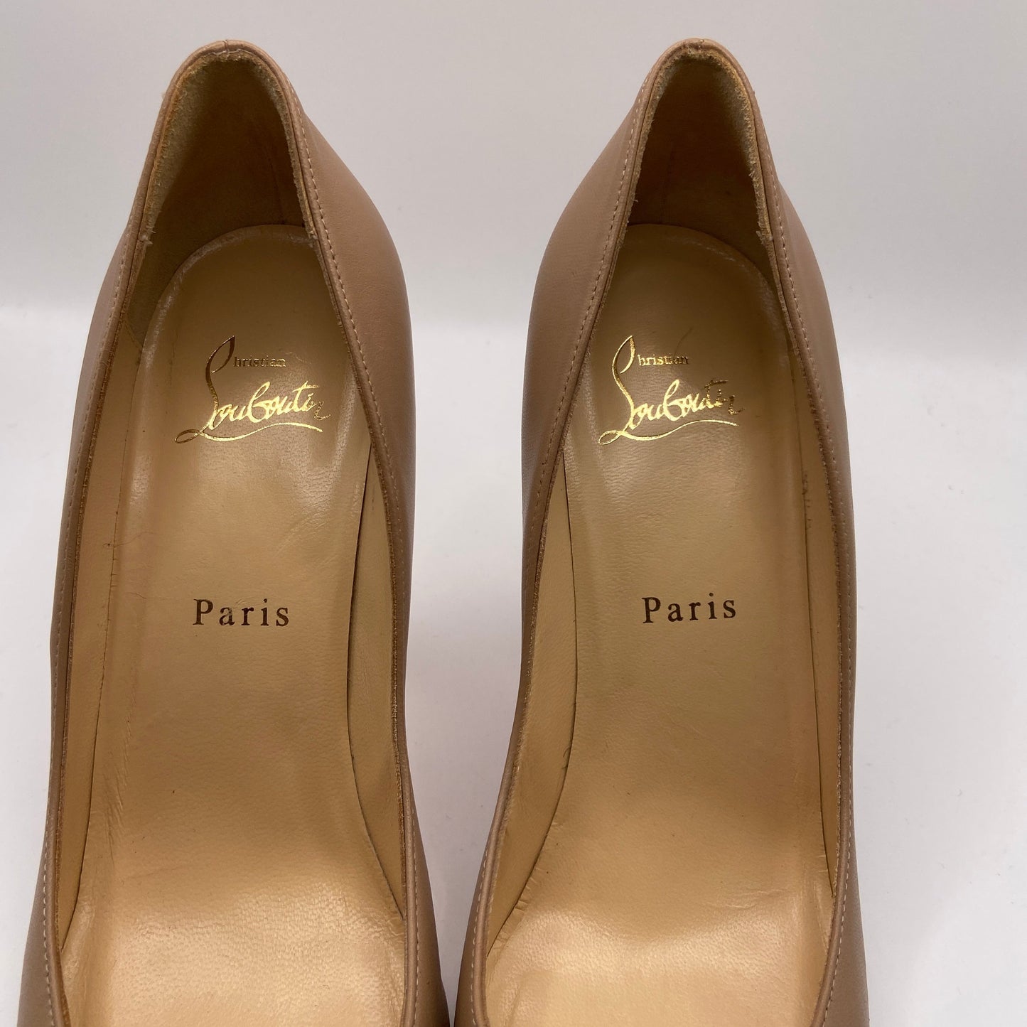 Shoes Luxury Designer By Christian Louboutin In Tan, Size: 8.5