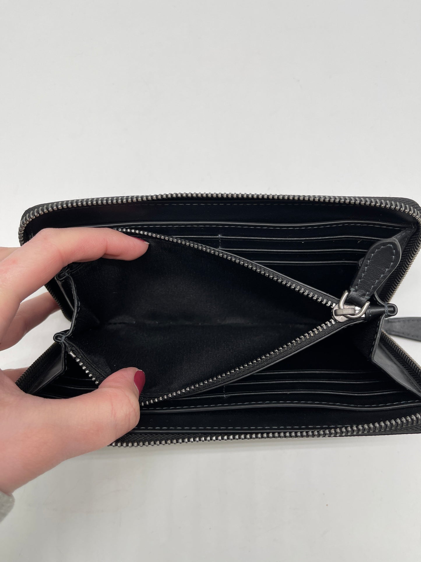 Wallet Luxury Designer By Burberry, Size: Medium