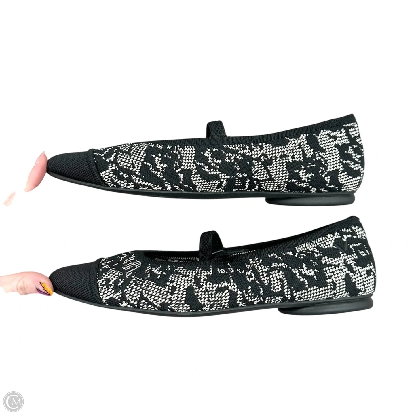 Shoes Flats By Vivaia In Black & Cream, Size: 9.5